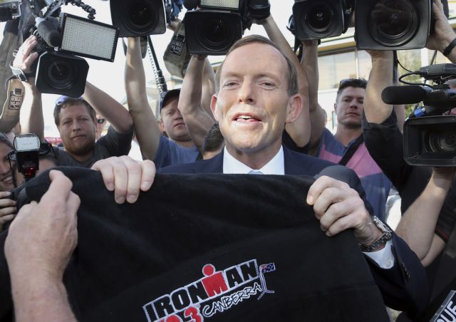 Σαρωτική νίκη του Τόνι Άμποτ στις βουλευτικές εκλογές της Αυστραλίας